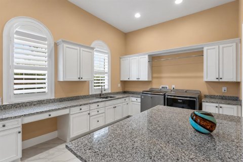 House in Lutz, Florida 4 bedrooms, 667.22 sq.m. № 2409969 - photo 25