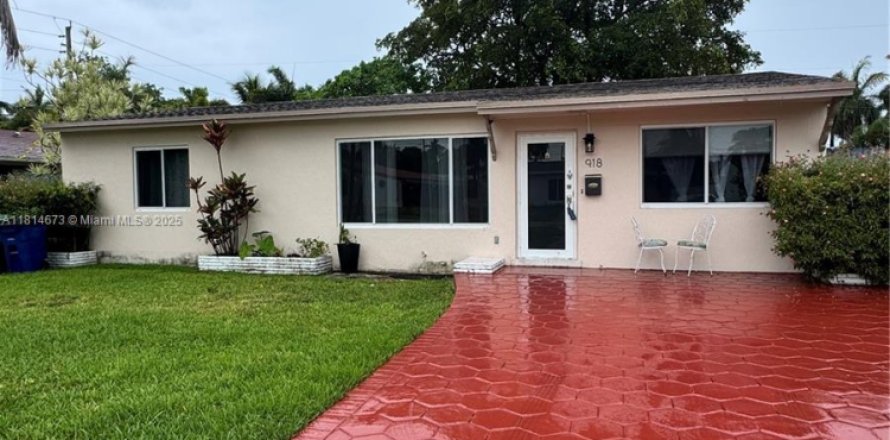 House in Hallandale Beach, Florida 3 bedrooms, 121.14 sq.m. № 1781786