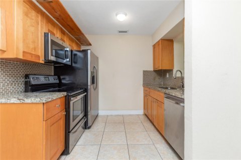 House in Hallandale Beach, Florida 3 bedrooms, 121.14 sq.m. № 1781786 - photo 11