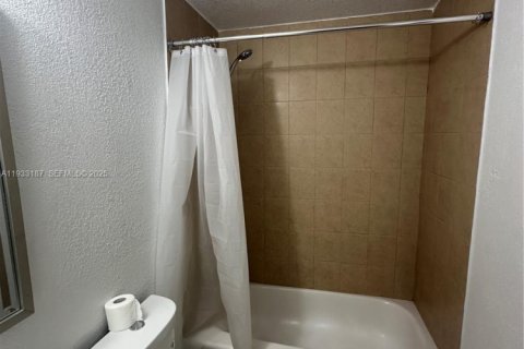 Apartamento en alquiler en Hollywood, Florida, 2 dormitorios, 184.04 m2 № 1991915 - foto 6