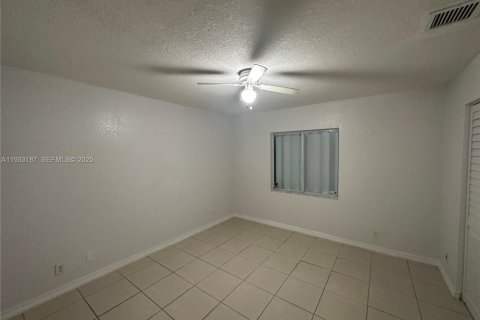 Apartamento en alquiler en Hollywood, Florida, 2 dormitorios, 184.04 m2 № 1991915 - foto 12