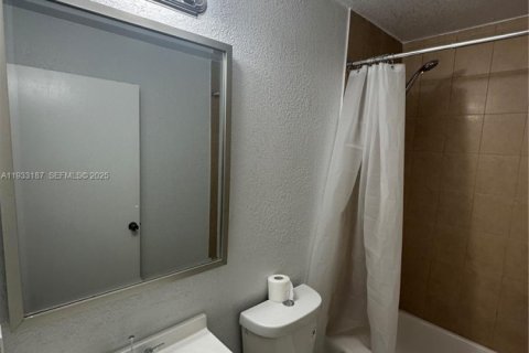 Apartamento en alquiler en Hollywood, Florida, 2 dormitorios, 184.04 m2 № 1991915 - foto 7