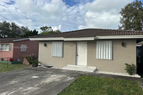 Apartamento en alquiler en Hollywood, Florida, 2 dormitorios, 184.04 m2 № 1991915 - foto 2