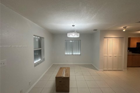 Apartamento en alquiler en Hollywood, Florida, 2 dormitorios, 184.04 m2 № 1991915 - foto 10