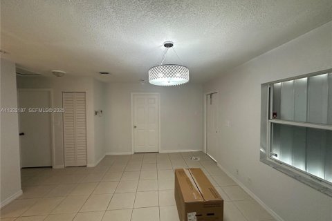 Apartamento en alquiler en Hollywood, Florida, 2 dormitorios, 184.04 m2 № 1991915 - foto 8