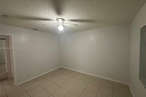 Apartamento en alquiler en Hollywood, Florida, 2 dormitorios, 184.04 m2 № 1991915 - foto 9