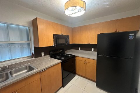 Apartamento en alquiler en Hollywood, Florida, 2 dormitorios, 184.04 m2 № 1991915 - foto 4