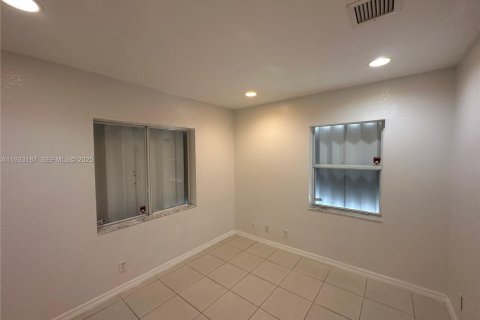 Apartamento en alquiler en Hollywood, Florida, 2 dormitorios, 184.04 m2 № 1991915 - foto 11