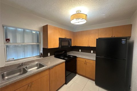 Apartamento en alquiler en Hollywood, Florida, 2 dormitorios, 184.04 m2 № 1991915 - foto 5
