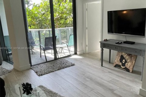 Condo in Miami, Florida, 1 bedroom  № 1994561 - photo 7