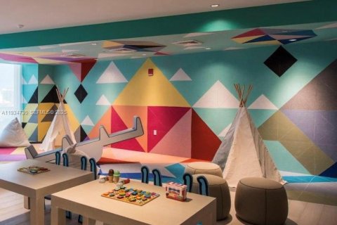 Condo in Miami, Florida, 1 bedroom  № 1994561 - photo 13