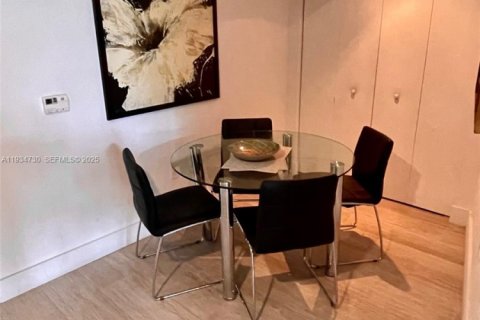 Condo in Miami, Florida, 1 bedroom  № 1994561 - photo 8
