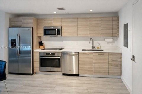 Condo in Miami, Florida, 1 bedroom  № 1994561 - photo 3