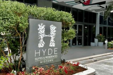 Condo in Miami, Florida, 1 bedroom  № 1994561 - photo 6