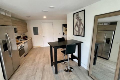 Condo in Miami, Florida, 1 bedroom  № 1994561 - photo 9