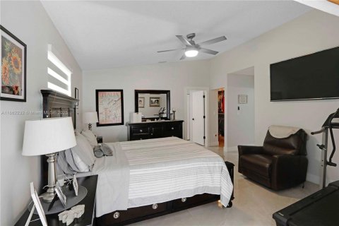 Casa en venta en Miami, Florida, 3 dormitorios, 160.81 m2 № 1969495 - foto 12