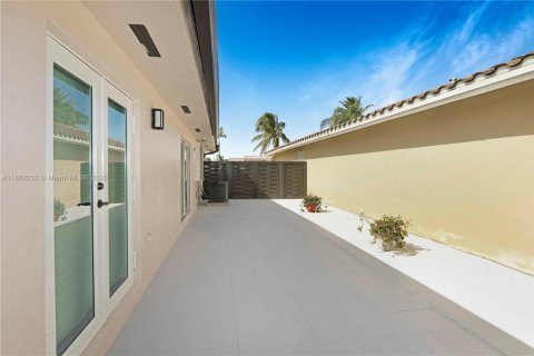 Casa en venta en Miami, Florida, 3 dormitorios, 160.81 m2 № 1969495 - foto 26