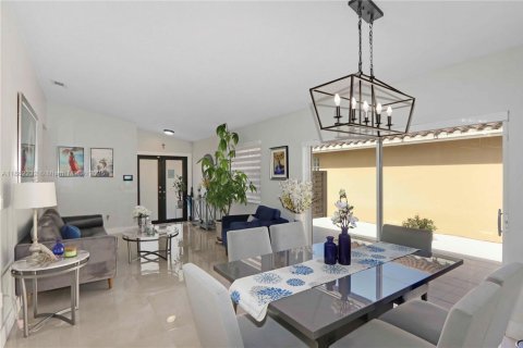 Casa en venta en Miami, Florida, 3 dormitorios, 160.81 m2 № 1969495 - foto 5