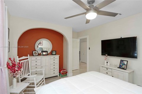 Casa en venta en Miami, Florida, 3 dormitorios, 160.81 m2 № 1969495 - foto 17