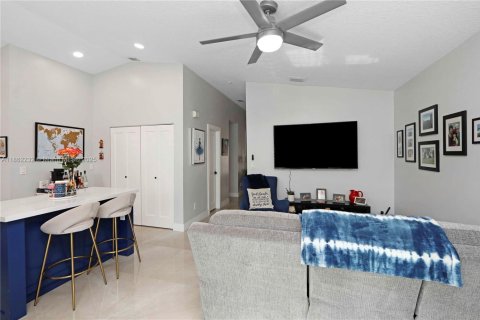 Casa en venta en Miami, Florida, 3 dormitorios, 160.81 m2 № 1969495 - foto 7