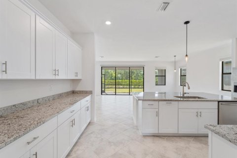 House in Port Charlotte, Florida 3 bedrooms, 205.96 sq.m. № 1802405 - photo 13
