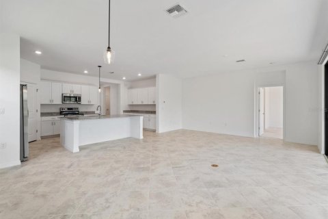 House in Port Charlotte, Florida 3 bedrooms, 205.96 sq.m. № 1802405 - photo 8