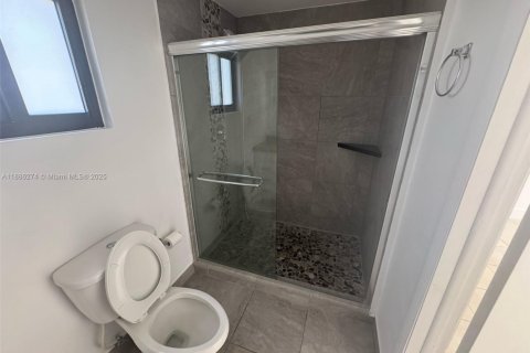Propiedad comercial en alquiler en Homestead, Florida, 1 dormitorio, 152.17 m2 № 1933252 - foto 3