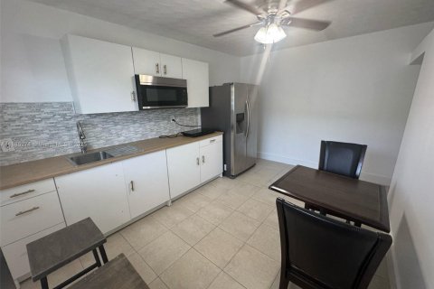 Propiedad comercial en alquiler en Homestead, Florida, 1 dormitorio, 152.17 m2 № 1933252 - foto 5