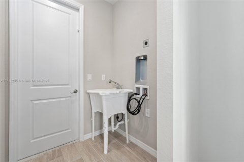 Casa en venta en Lehigh Acres, Florida, 3 dormitorios № 1764176 - foto 12
