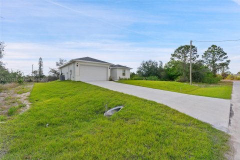 Casa en venta en Lehigh Acres, Florida, 3 dormitorios № 1764176 - foto 5