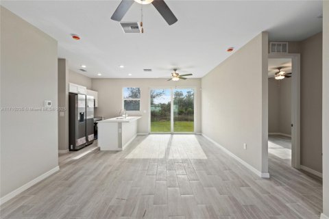 Casa en venta en Lehigh Acres, Florida, 3 dormitorios № 1764176 - foto 8