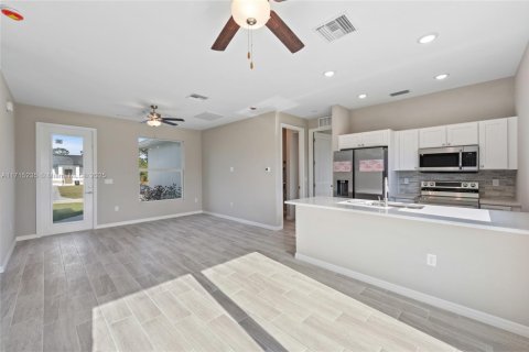 Casa en venta en Lehigh Acres, Florida, 3 dormitorios № 1764176 - foto 9