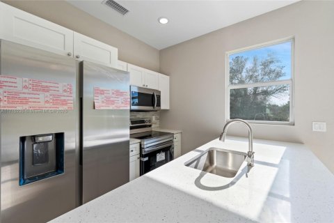 Casa en venta en Lehigh Acres, Florida, 3 dormitorios № 1764176 - foto 11