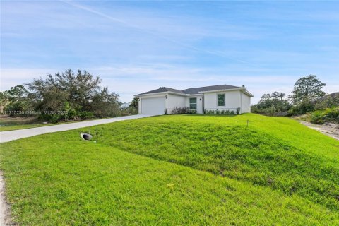 Casa en venta en Lehigh Acres, Florida, 3 dormitorios № 1764176 - foto 2
