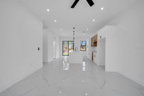Casa en venta en Lehigh Acres, Florida, 3 dormitorios, 98.2 m2 № 2166655 - foto 4