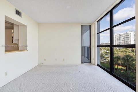 Condo in Hallandale Beach, Florida, 2 bedrooms  № 1947590 - photo 4