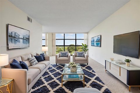 Condo in Hallandale Beach, Florida, 2 bedrooms  № 1947590 - photo 21