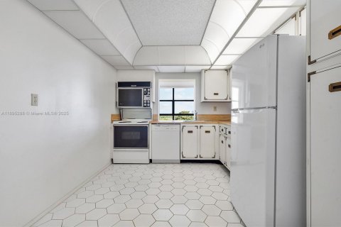 Condo in Hallandale Beach, Florida, 2 bedrooms  № 1947590 - photo 7