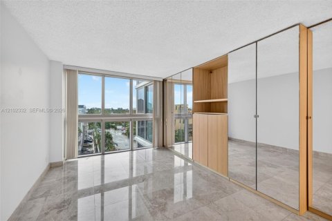 Copropriété à vendre à Miami Beach, Floride: 2 chambres, 152.82 m2 № 2406070 - photo 11