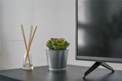 Condominio en alquiler en Miami, Florida, 1 dormitorio, 71.63 m2 № 2060027 - foto 25