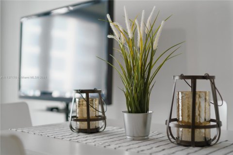 Condominio en alquiler en Miami, Florida, 1 dormitorio, 71.63 m2 № 2060027 - foto 23