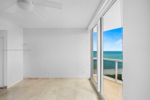 Condominio en alquiler en Miami Beach, Florida, 3 dormitorios, 183.95 m2 № 2013515 - foto 24