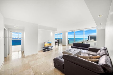 Condominio en Miami Beach, Florida, 3 dormitorios  № 2013515