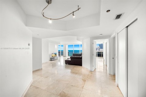 Condominio en alquiler en Miami Beach, Florida, 3 dormitorios, 183.95 m2 № 2013515 - foto 4