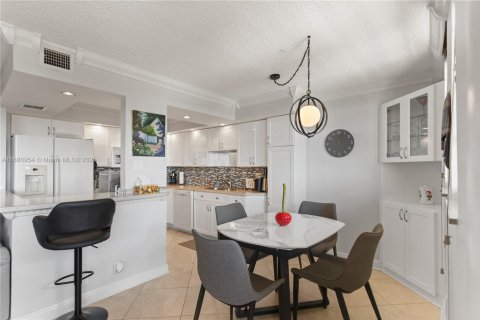 Condominio en venta en Hollywood, Florida, 1 dormitorio, 78.97 m2 № 1922122 - foto 5