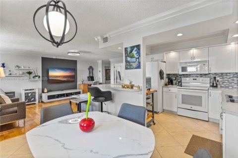 Condominio en venta en Hollywood, Florida, 1 dormitorio, 78.97 m2 № 1922122 - foto 8