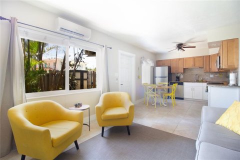 Propiedad comercial en venta en Treasure Island, Florida, 4 dormitorios, 157.93 m2 № 2151389 - foto 18