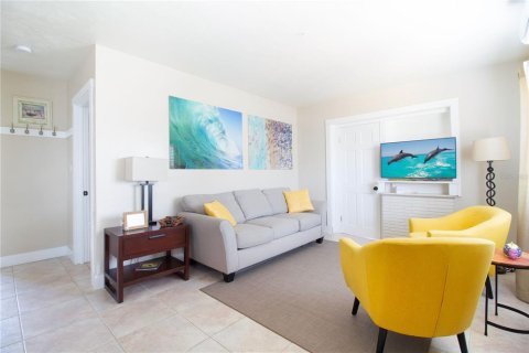 Propiedad comercial en venta en Treasure Island, Florida, 4 dormitorios, 157.93 m2 № 2151389 - foto 15