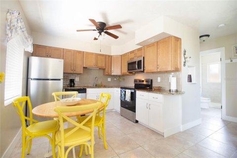 Propiedad comercial en venta en Treasure Island, Florida, 4 dormitorios, 157.93 m2 № 2151389 - foto 19