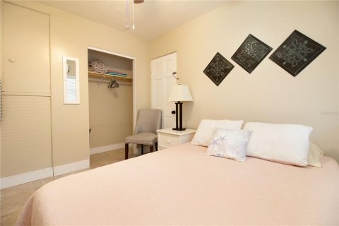 Propiedad comercial en venta en Treasure Island, Florida, 4 dormitorios, 157.93 m2 № 2151389 - foto 25